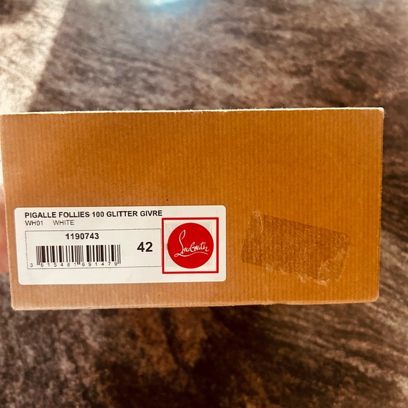 Christian Louboutin
Pigalle glitter heels with COA - Picture 5 of 7